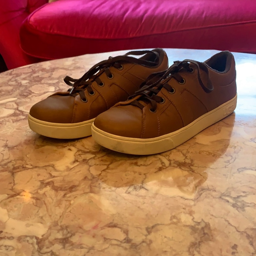 Brown UGG shoes. Nice condition, Size 5